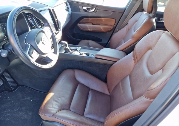 Volvo XC 60 cena 138900 przebieg: 125712, rok produkcji 2018 z Pionki małe 436
